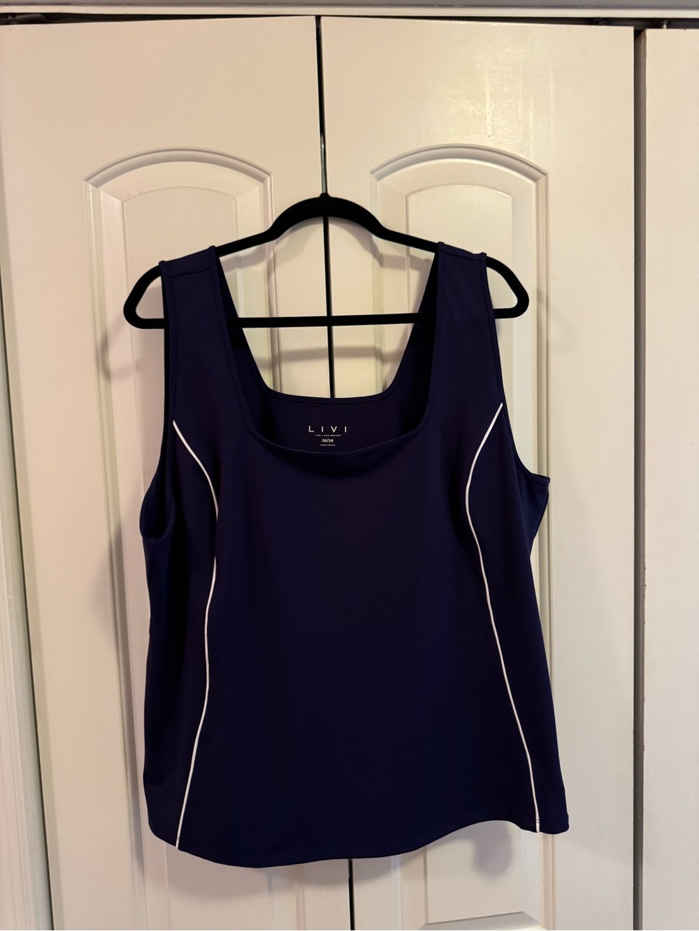 Livi Active Navy Tank Top with White Piping plus size 26/28.